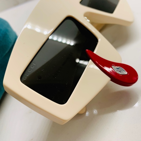 Hollywood Forever Crystal Tear GUCCI Sunglasses - Picture 6 of 8